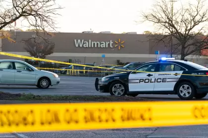 La violencia armada en Walmart se produce solo tres días después de un tiroteo masivo en un club nocturno LGBTQ en Colorado Springs