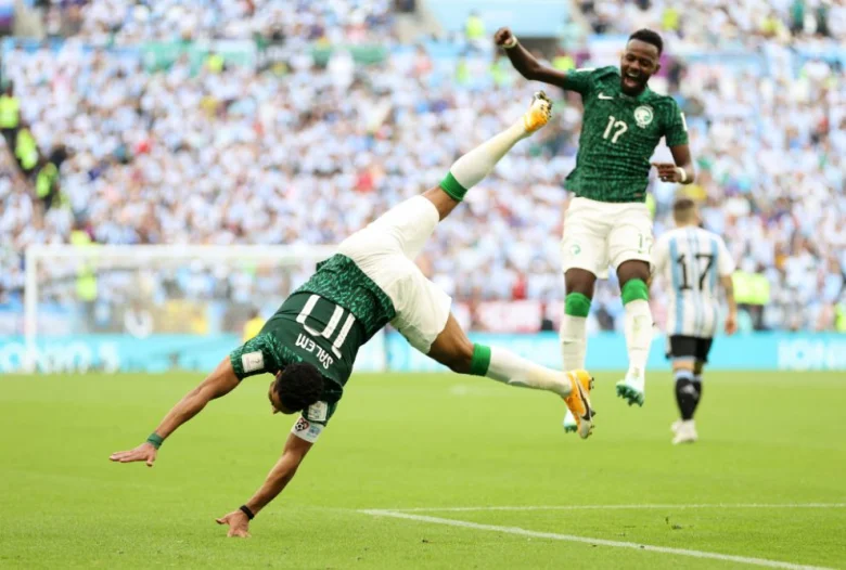 jugadores-de-arabia-saudita-recibiraÌn-un-rolls-royce-tras-su-victoria-ante-argentina-990x668