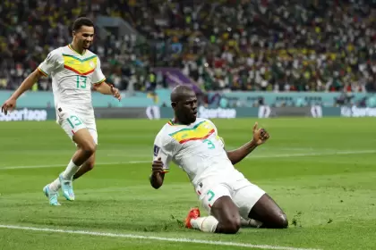 Koulibaly marcó el segundo gol que le permitió a Senegal avanzar a los octavos de final