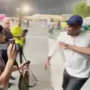 (VIDEO) Samuel Eto'o le pegó una violenta patada a un youtuber argelino durante el Mundial de Qatar