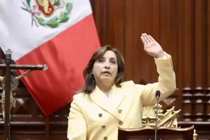 Boluarte, de 60 años, quien fue hasta el miércoles vicepresidente de Perú, fue juramentado hasta 2026.