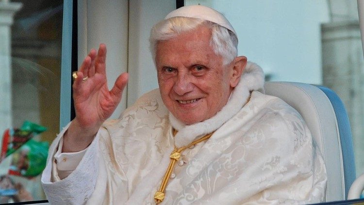 El insomnio: el "motivo central" de la renuncia de Benedicto XVI