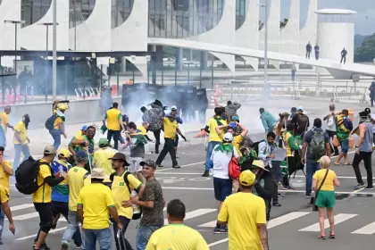Miles de seguidores del exmandatario de Brasil Jair Bolsonaro asaltan el Congreso en Brasilia
