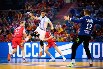 Argentina perdió los dos partidos de la fase de grupos ante Países Bajos (29-19) y Noruega (32-19)