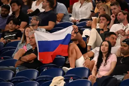 Una bandera rusa apareció en el juego entre Daniil Medvedev y Dominic Them