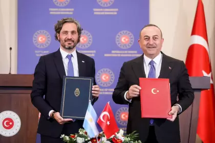 Cafiero se reunió el Canciller Mevlüt Çavu&#351;o&#287;lu; con el Ministro de Comercio Mehmet Mus y con cámaras empresariales y un importante holding