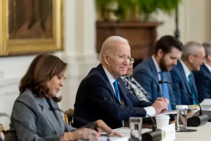 Biden mide 1,83 metros y pesa 81 kilos, usa lentes de contacto, no fuma ni bebe alcohol y practica deporte cinco veces por semana