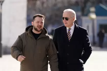 El presidente Joe Biden realizó una visita sorpresa a Kiev este lunes, la primera a Ucrania desde que comenzó la invasión de Rusia