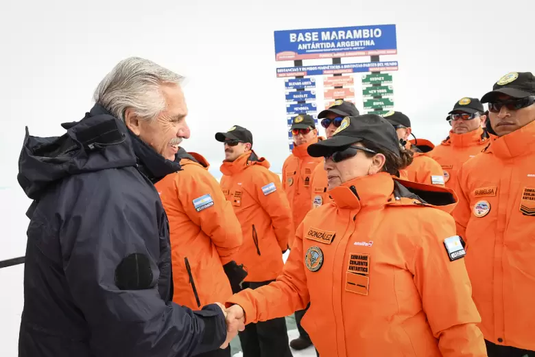 El presidente Alberto Fernández visitó la Base Marambio en el marco del Día de la Antártida Argentina.