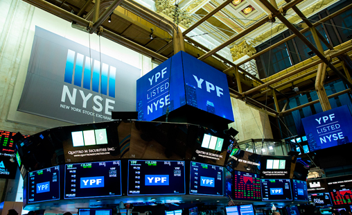 Por qué YPF recompra bonos en dólares con una tasa tentadora