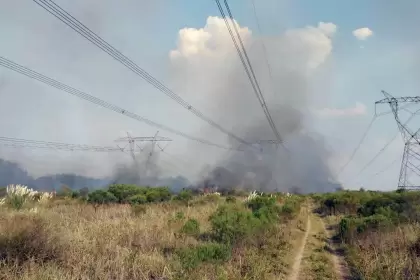 El incendio de un campo de Pilar que produjo un corte masivo de electricidad en gran parte del pas se encuentra controlado.