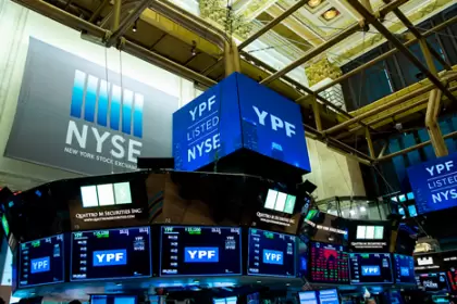 Las acciones de YPF en Nueva York abrieron 10% en alza.