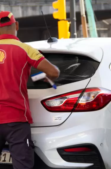 En Shell, el litro premium se pagar a $350 (o US$ 1 al dlar oficial)