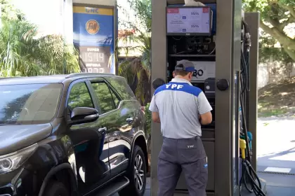 El litro de nafta súper se acerca a los $170 en la Ciudad de Buenos Aires