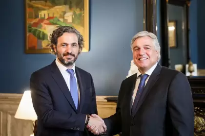 Cafiero y Bustillo propusieron revisar la agenda económica y comercial bilateral. Mercosur y Malvinas, también en agenda.
