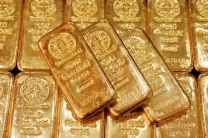 El oro sube tras las turbulencias bancarias.