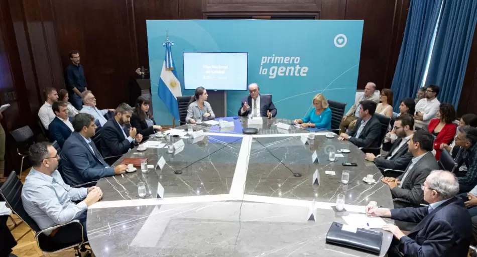 Industria lanza un programa de calidad para que 1.500 laboratorios argentinos hagan certificaciones internacionales