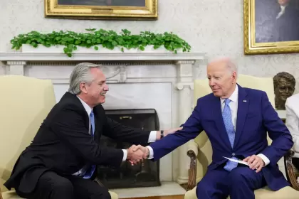 Fernández le pidió a Biden un puente de dólares para atravesar la sequía