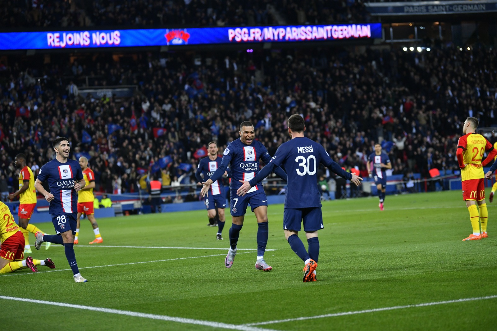 PSG-Lens: así fue el golazo de Messi para acallar los abucheos de los hinchas parisinos