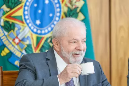 Desde Portugal, Lula se mostró más "neutral"