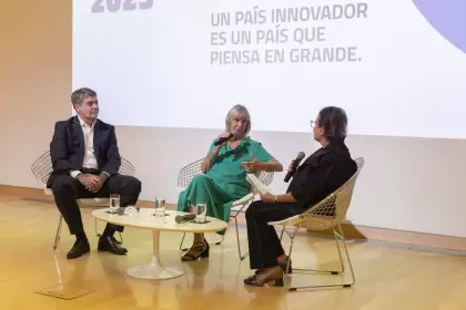 Silvia Torres Carbonell y Francisco Muro dialogan con Silvia Naishtat