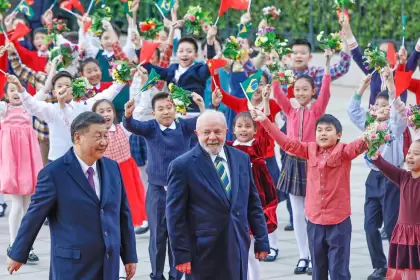 Lula, con su homólogo Xi Jinping en Beijing