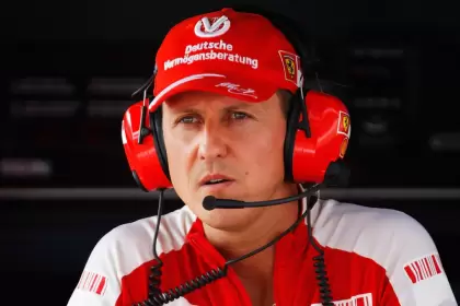 Schumacher est incomunicado tras haber sufrido lesiones cerebrales hace una dcada en un accidente