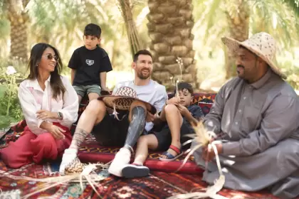 Messi estuvo en Arabia Saudita junto a su familia (@AhmedAlKhateeb)