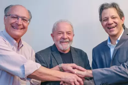Lula y dos hombres clave de su gobierno: Fernando Haddad y el vicepresidente Geraldo Alckmin