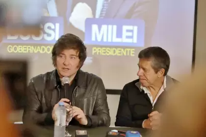 Javier Milei en conferencia de prensa esta mañana junto a Ricardo Bussi, su candidato a gobernador por Tucumán.