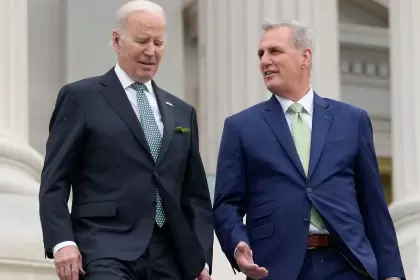 Biden y McCarthy acuerdan por la deuda