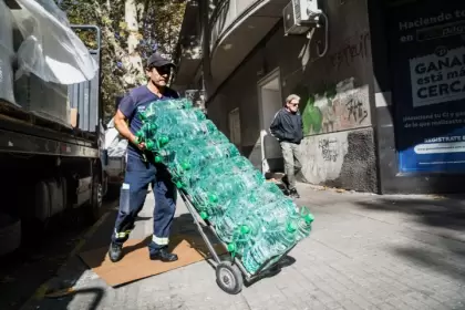 Supermercados uruguayos se quedan sin agua embotellada