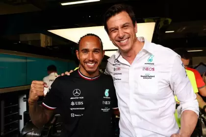 Toto Wolff confa en que Lewis Hamilton siga en Mercedes