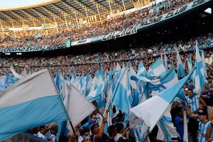 La Conmebol multó a Racing por gestos racistas de un hincha contra los de Flamengo