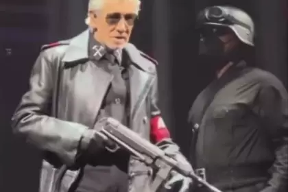 Roger Waters investigado por la policía después de actuar con un uniforme nazi en Berlín