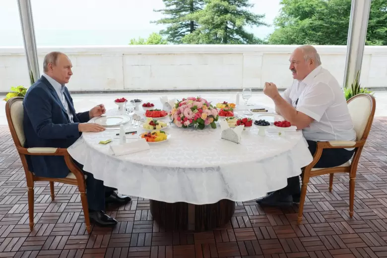 Lukashenko y Putin se reúnen en Sochi