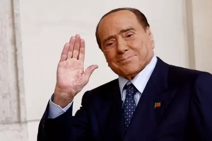 Berlusconi comprendi que las posibilidades de la industria italiana en plena globalizacin, dependan de la capacidad de articular asociaciones