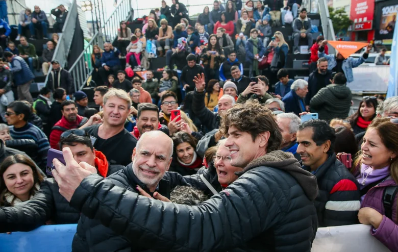 Horario Rodríguez Larreta disfrutó junto a Martín Lousteau y a miles de vecinos de la quinta edición del Campeonato Federal del Asado - .