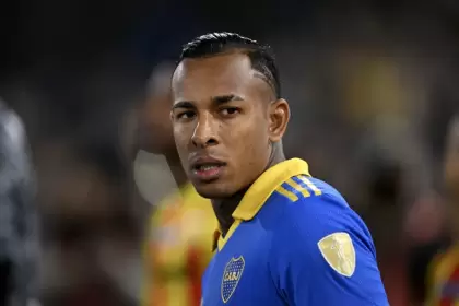 Villa todava tiene contrato con Boca