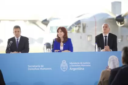 CFK, Massa y Pietragalla Corti en el acto de este lunes.