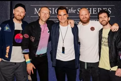 Roger Federer se subió al escenario en un show de Coldplay y revolucionó a sus fanáticos