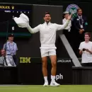 El show de Novak Djokovic en Wimbledon: ayudó a secar el pasto para poder jugar su partido ante Pedro Cachín