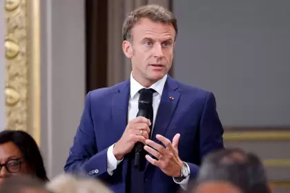 Macron propuso reformar la Constitución