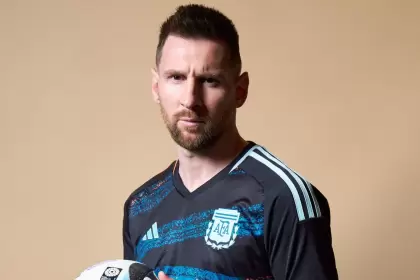Lionel Messi con la camiseta de la Seleccin femenina