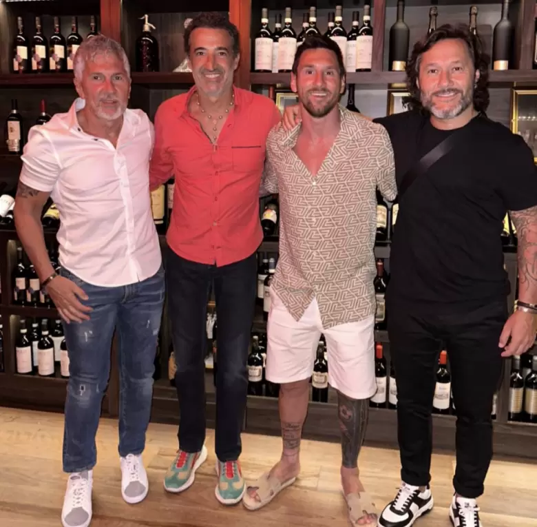 Messi ceno en un restaurante junto a su familia y Diego Torres