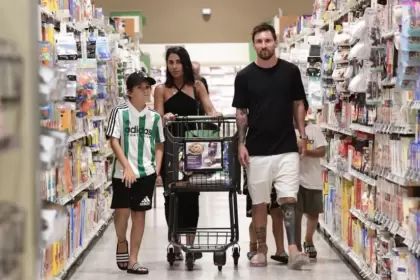 Lionel Messi fue al supermercado en Miami con su familia
