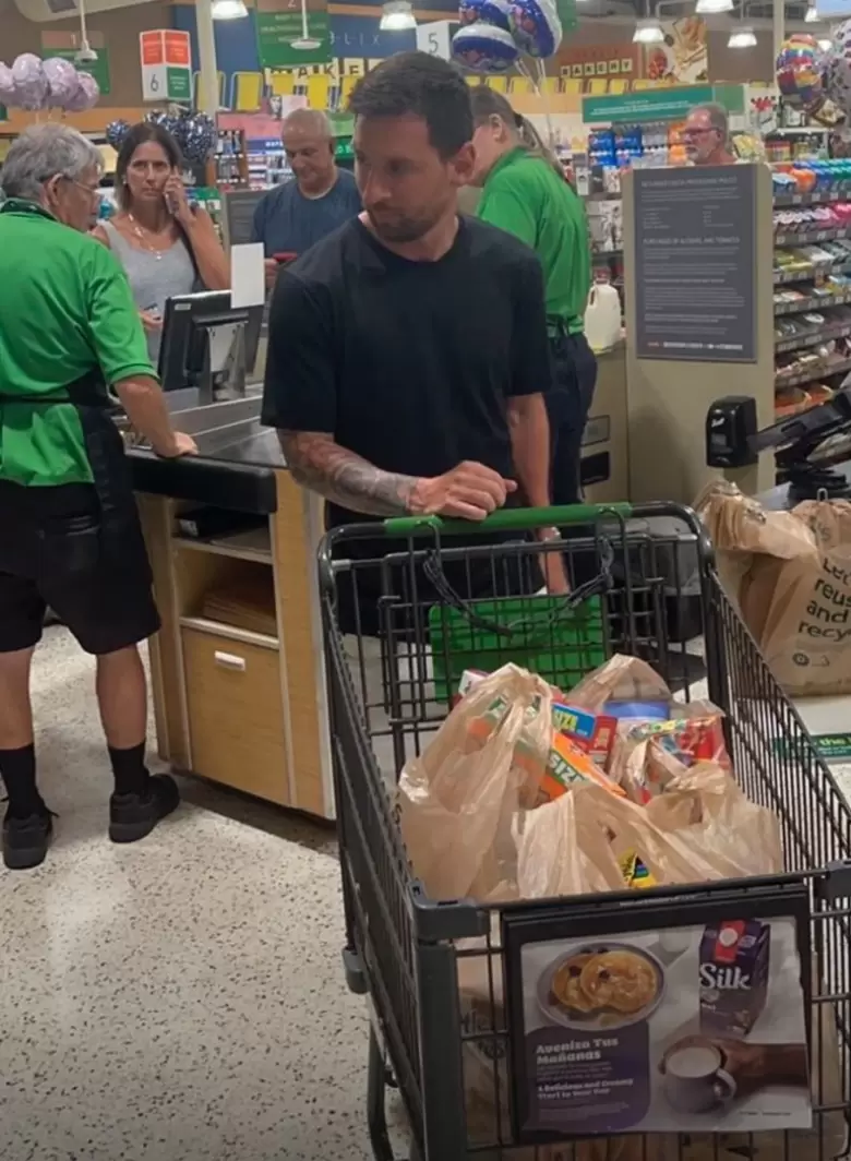 Lionel Messi fue al supermercado en Miami con su familia