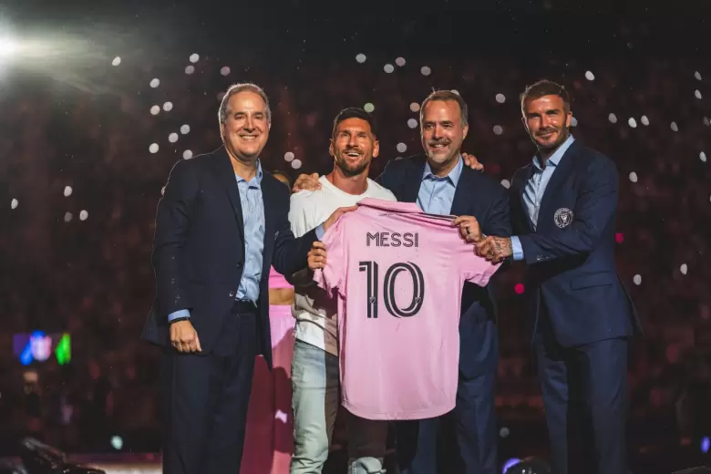 Messi junto a los dueos del Inter Miami