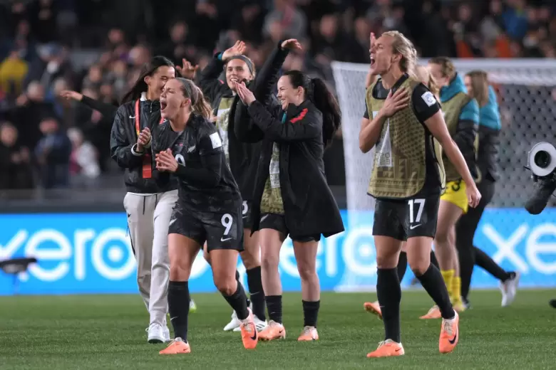 Nueva Zelanda logr su primera victoria de su historia mundialista ante Noruega