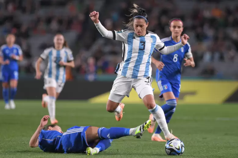 Del pie izquierdo de Eliana Stábile partieron las jugadas más claras de Argentina